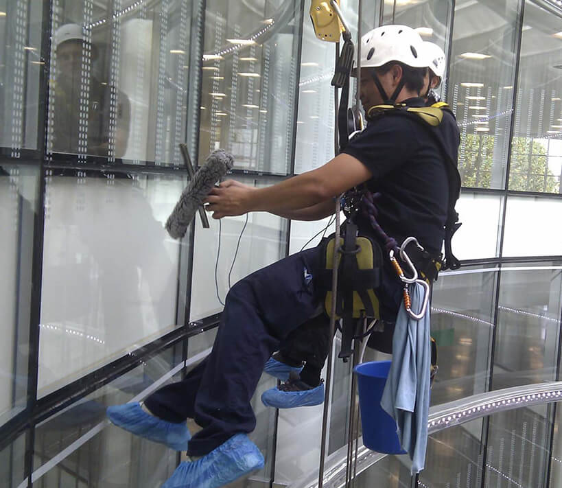 Glass Washing Lifts