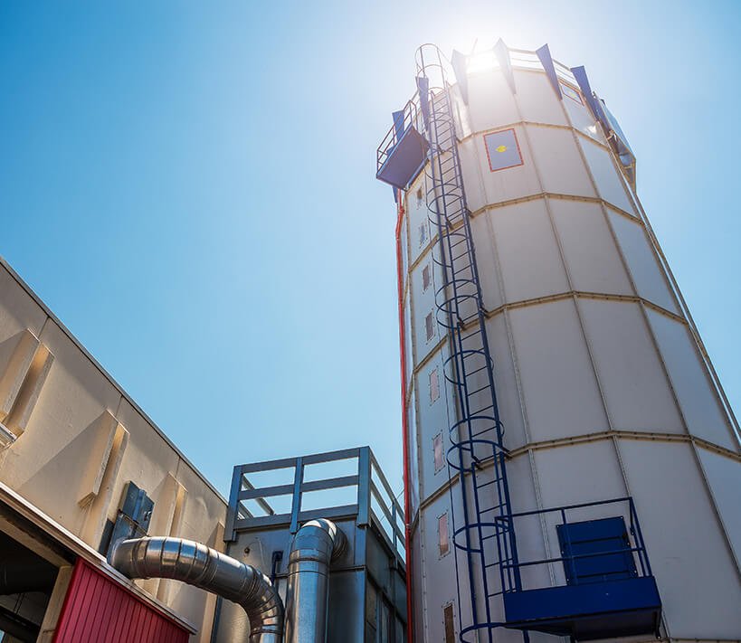 Ultra-slim construction hoist installation 